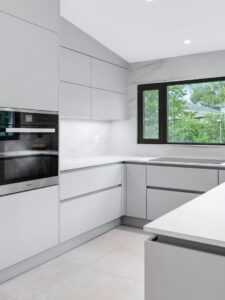 The Minimalist Modular Kitchen: Focus on Flow